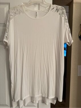 Zenana Outfitters Cream Lace Shoulder Short Sleeve Tee